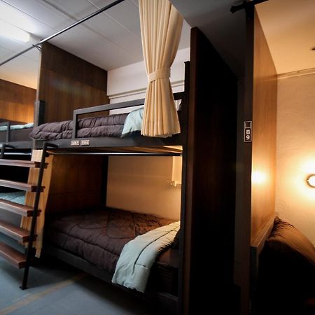 Bedtiny Hostel (Adults Only) Чиангмай Экстерьер фото