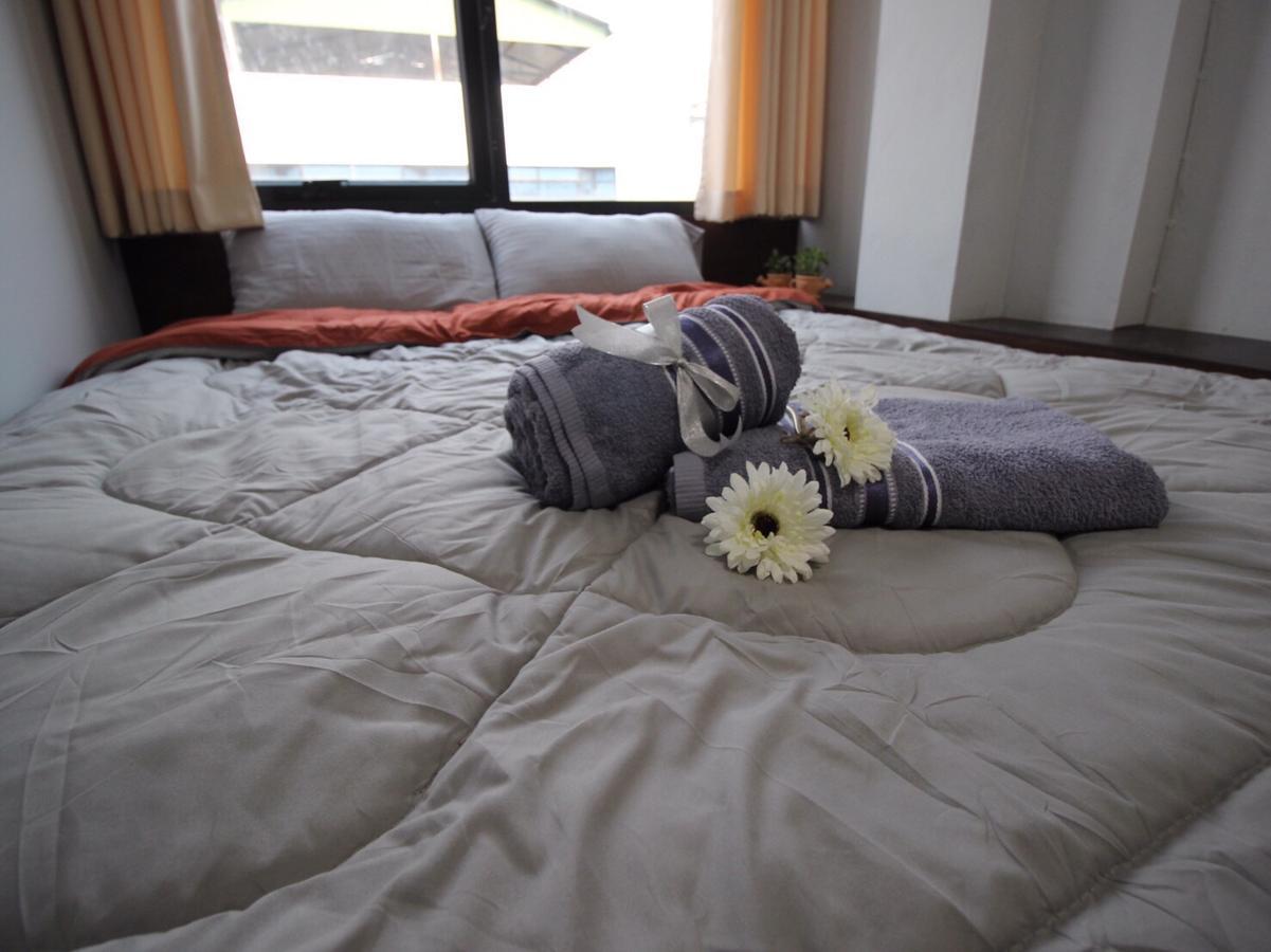 Bedtiny Hostel (Adults Only) Чиангмай Экстерьер фото