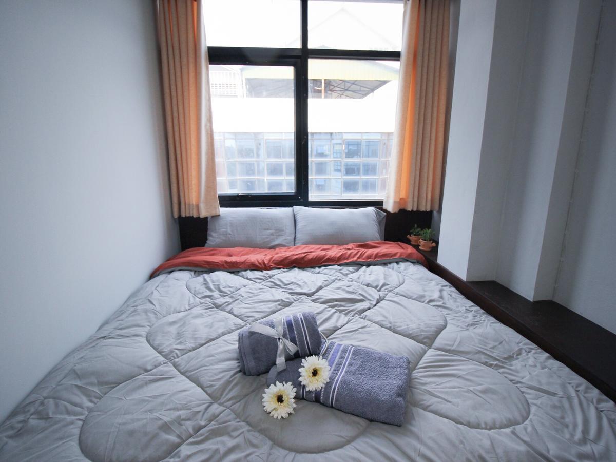 Bedtiny Hostel (Adults Only) Чиангмай Экстерьер фото
