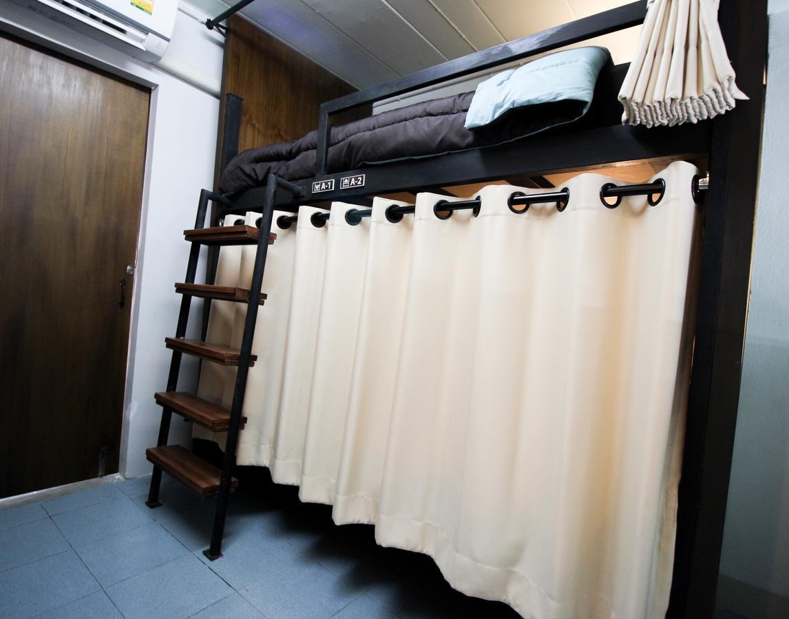 Bedtiny Hostel (Adults Only) Чиангмай Экстерьер фото