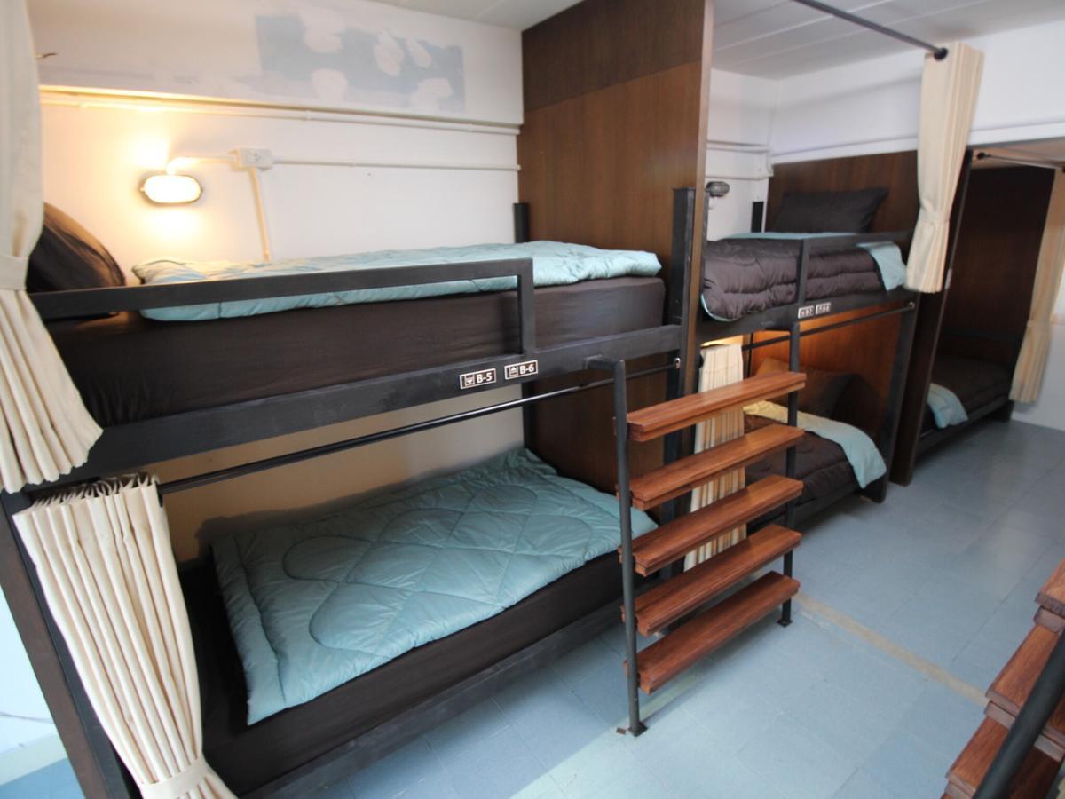 Bedtiny Hostel (Adults Only) Чиангмай Экстерьер фото