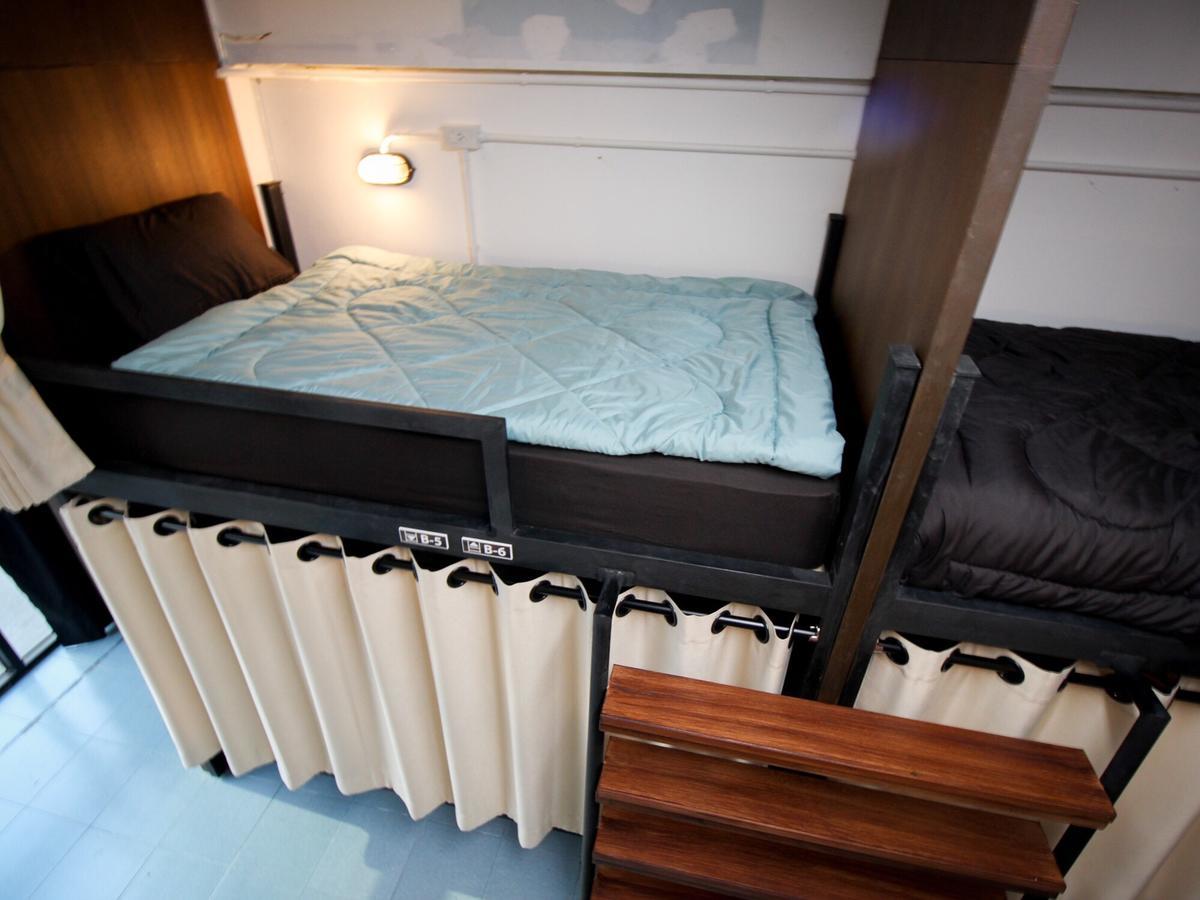 Bedtiny Hostel (Adults Only) Чиангмай Экстерьер фото