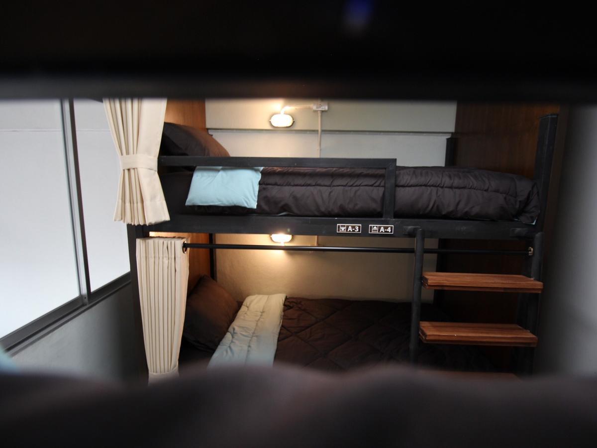 Bedtiny Hostel (Adults Only) Чиангмай Экстерьер фото
